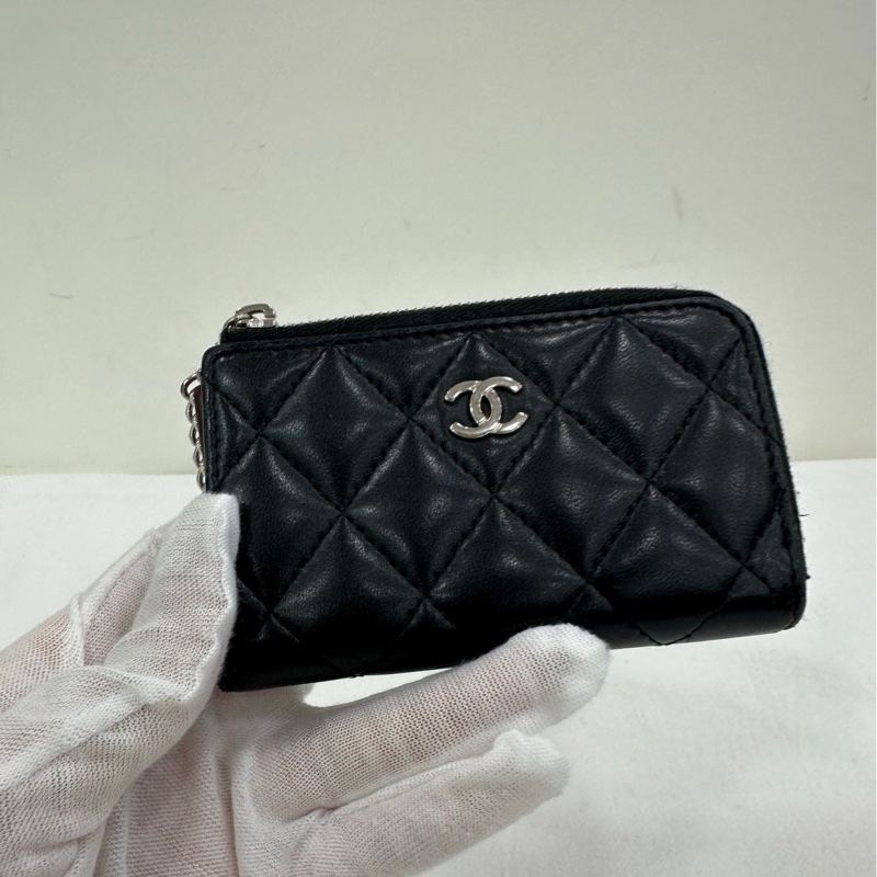 Chanel香奈兒黑色菱格零錢包,鑰匙包 經典雙C標誌,銀色拉鍊設計 24開-1