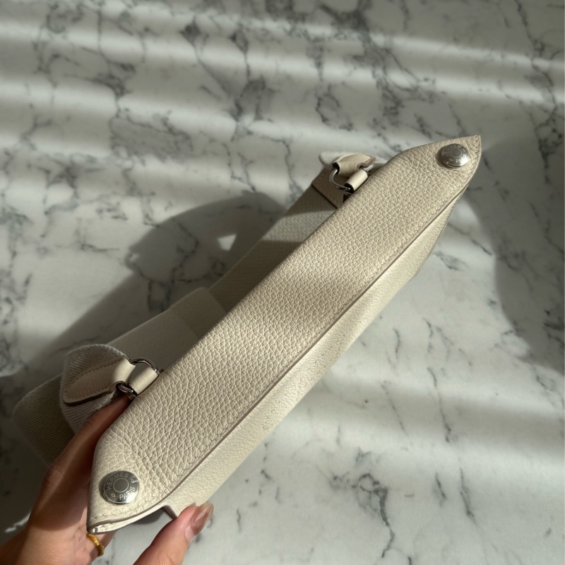 Hermes奶昔白videpoches橫式斜背包 中性款🫶-1