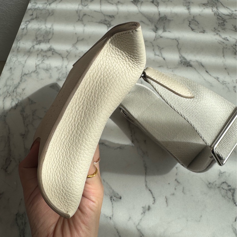 Hermes奶昔白videpoches橫式斜背包 中性款🫶-5