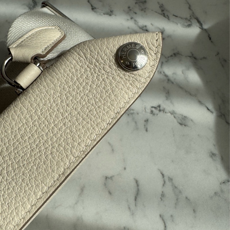 Hermes奶昔白videpoches橫式斜背包 中性款🫶-9