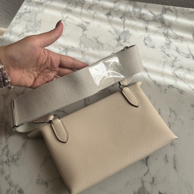 Hermes奶昔白videpoches橫式斜背包 中性款🫶-19