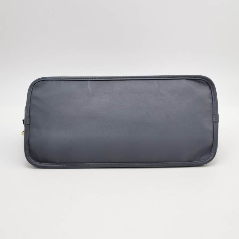 Loewe牛皮純色Logo壓紋手提包-4