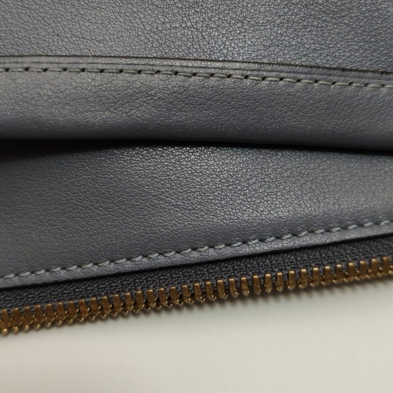 Loewe牛皮純色Logo壓紋手提包-8