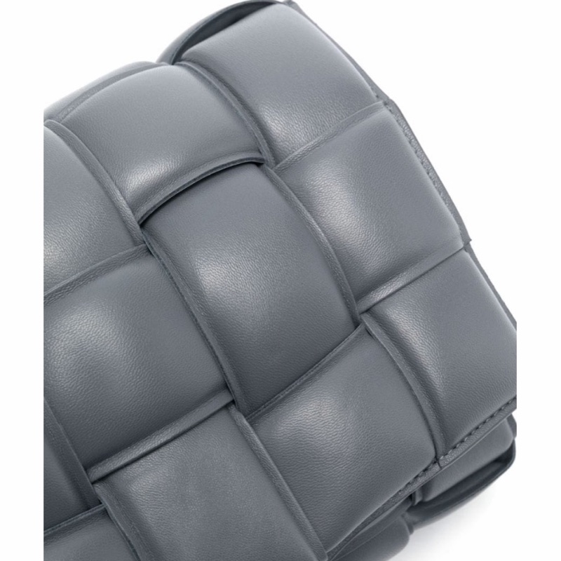 Bottega Veneta 女士 PADDED CASSETTE加襯斜挎包均碼碼25cm*6cm*15cm-3