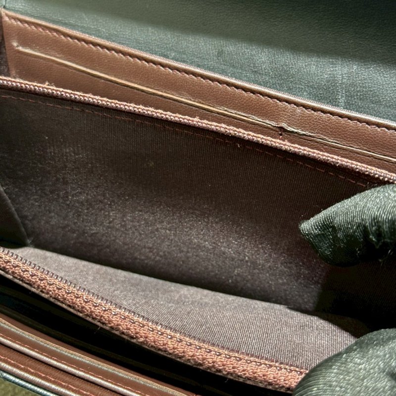 CHANEL 黑金扣長夾-19