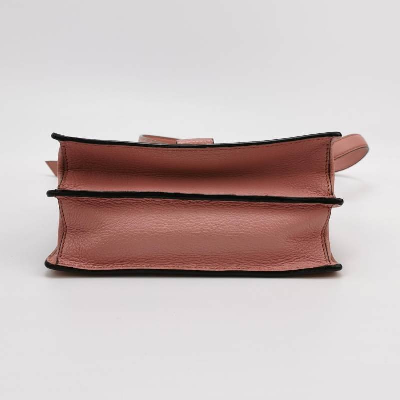 Miu Miu羊皮純色金屬扣斜挎包單肩包-5