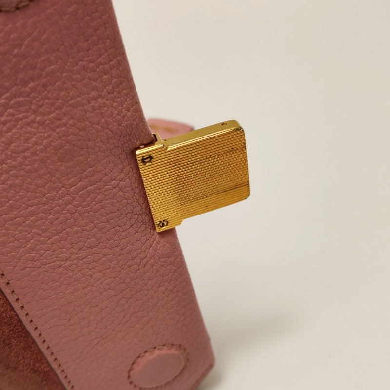 Miu Miu羊皮純色金屬扣斜挎包單肩包-12