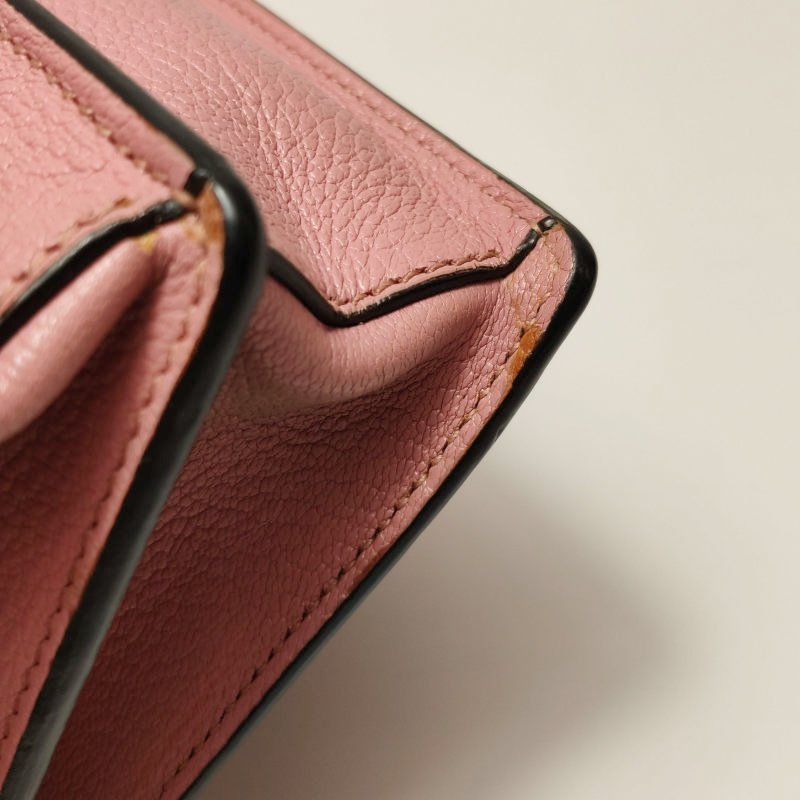 Miu Miu羊皮純色金屬扣斜挎包單肩包-17