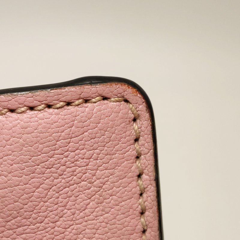 Miu Miu羊皮純色金屬扣斜挎包單肩包-19