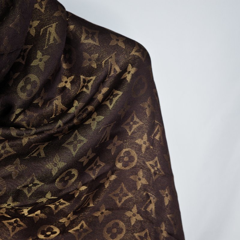 Louis Vuitton 路易威登 Monogram 黑色彩金緹花 織紋披肩 大圍巾 140cm X 140cm-2