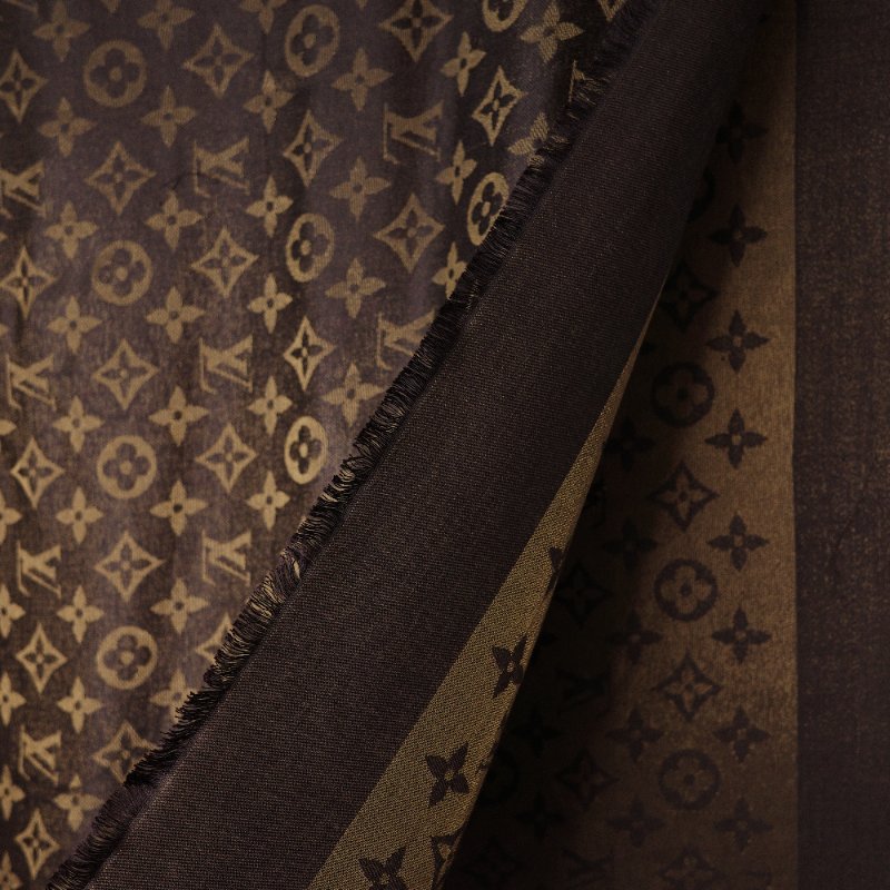 Louis Vuitton 路易威登 Monogram 黑色彩金緹花 織紋披肩 大圍巾 140cm X 140cm-6