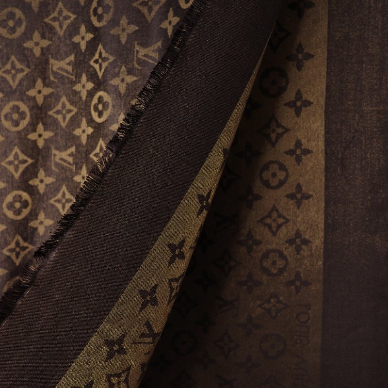 Louis Vuitton 路易威登 Monogram 黑色彩金緹花 織紋披肩 大圍巾 140cm X 140cm-7