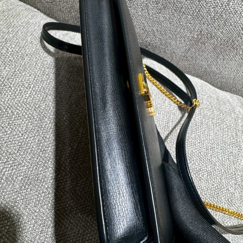 SAINT LAURENT黑金手機包-3