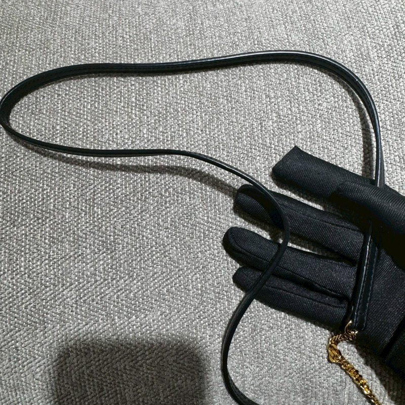 SAINT LAURENT黑金手機包-8