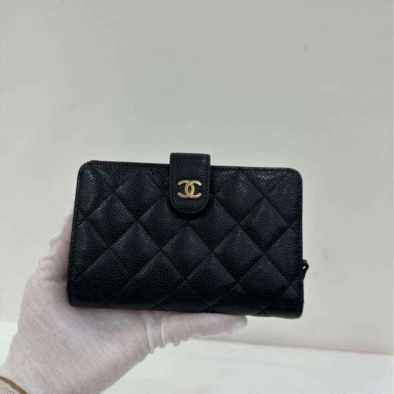 Chanel黑金荔枝紋皮夾 尺寸：10×15cm 附件無 鐳射標 21開-0