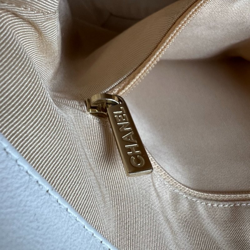 CHANEL 菱格皮穿鍊後背包 白牛皮 27開-7