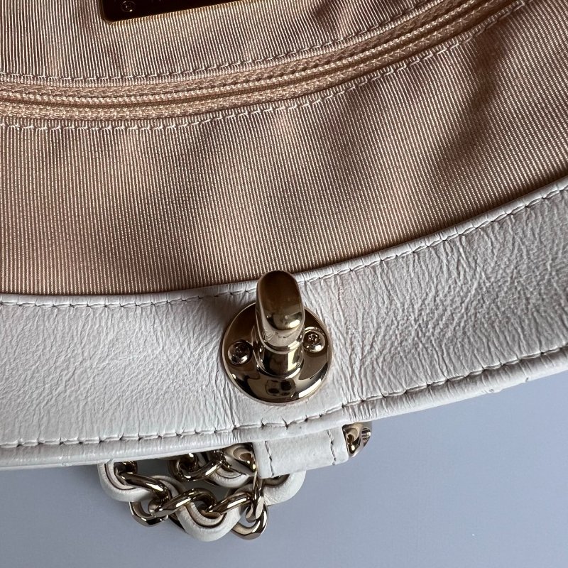 CHANEL 菱格皮穿鍊後背包 白牛皮 27開-8