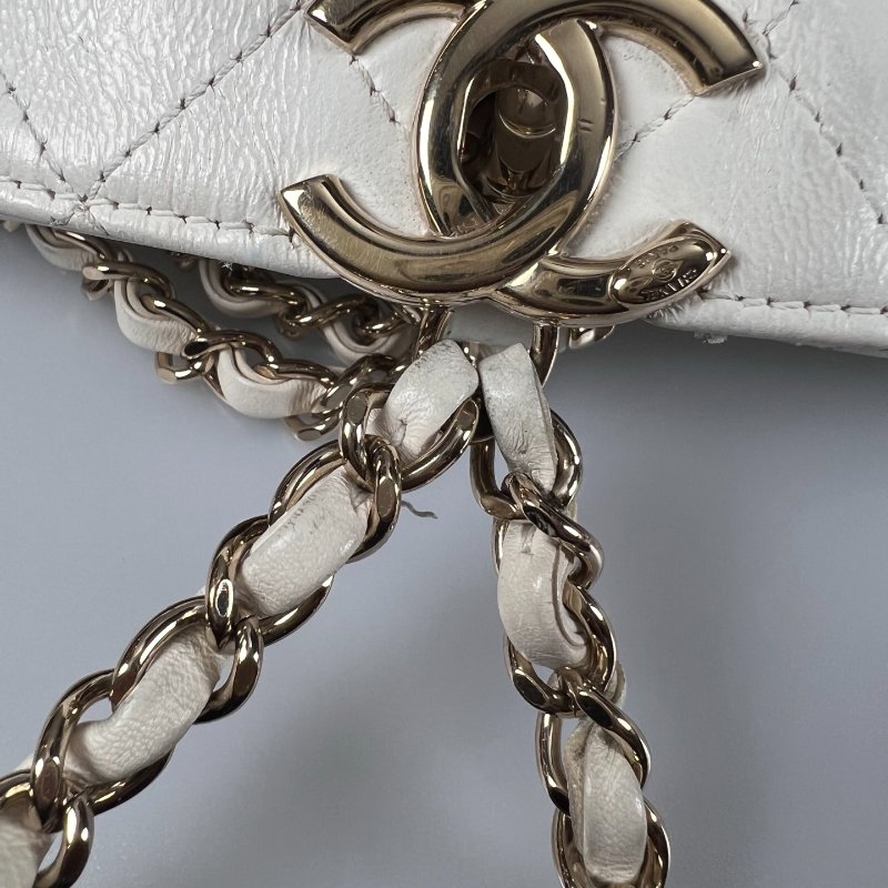 CHANEL 菱格皮穿鍊後背包 白牛皮 27開-9