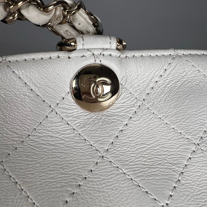CHANEL 菱格皮穿鍊後背包 白牛皮 27開-10