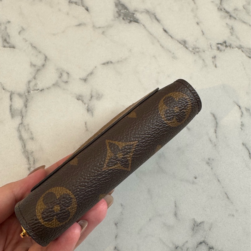 LV M81461雙色花紋釦式拉鏈短夾 超美😻-5