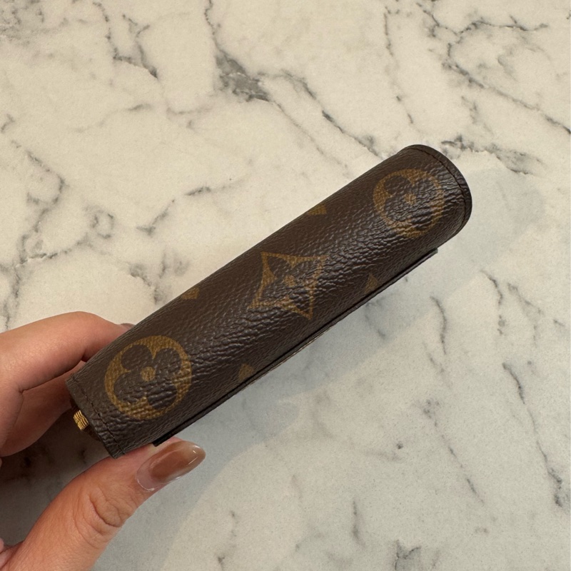 LV M81461雙色花紋釦式拉鏈短夾 超美😻-7