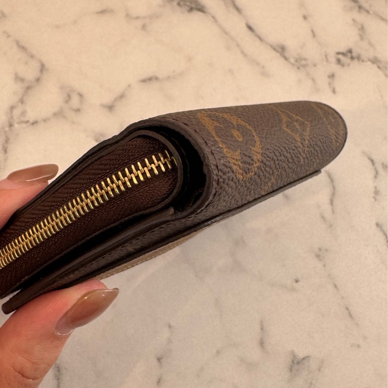 LV M81461雙色花紋釦式拉鏈短夾 超美😻-8