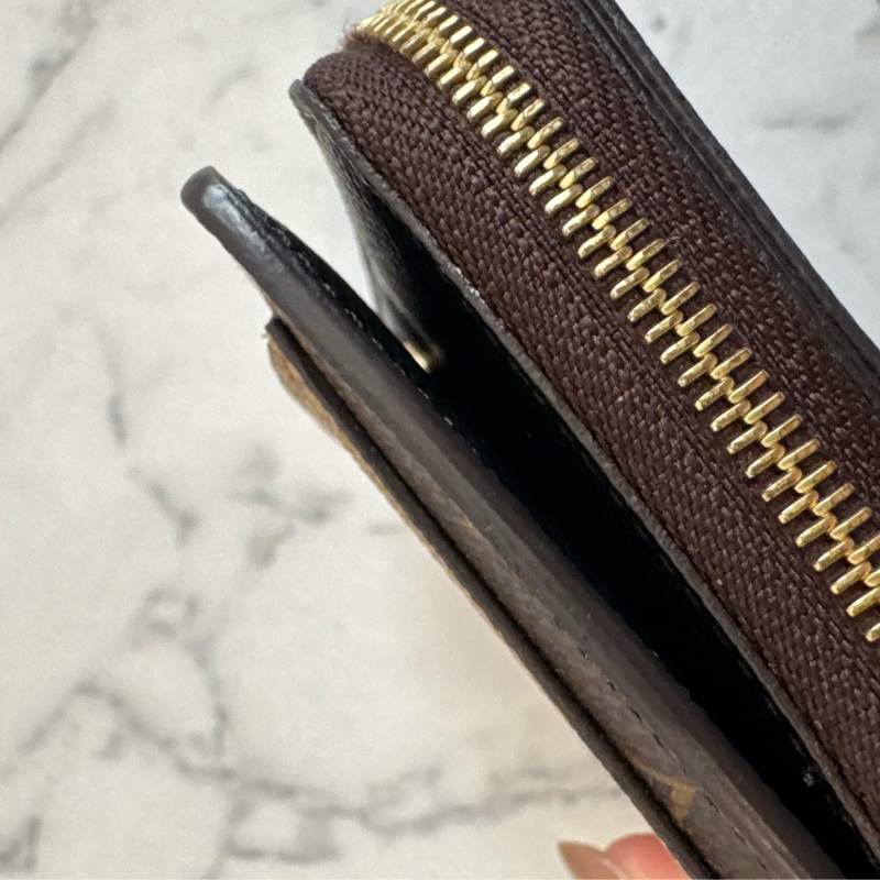 LV M81461雙色花紋釦式拉鏈短夾 超美😻-21