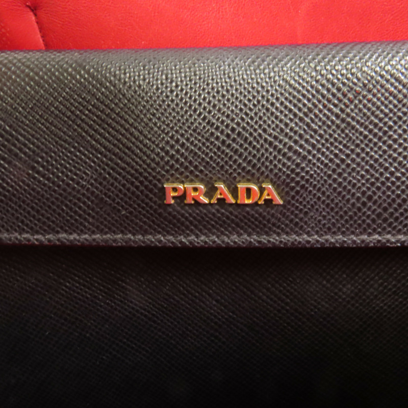 PRADA Saffiano皮革Handbag金扣手挽袋-8