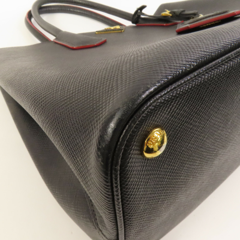 PRADA Saffiano皮革Handbag金扣手挽袋-11