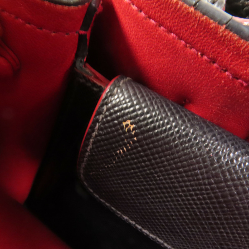 PRADA Saffiano皮革Handbag金扣手挽袋-17