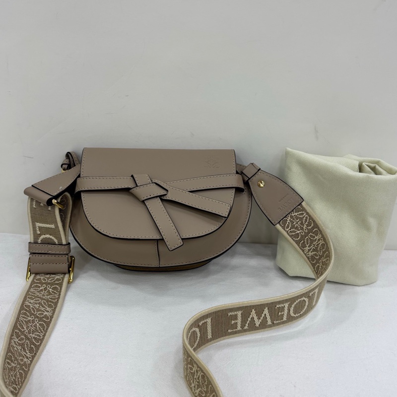 Loewe羅意威Gate mini單肩斜挎馬鞍包，沙色超好看 近閒置客人未使用過 尺寸：21*10*13cm-0
