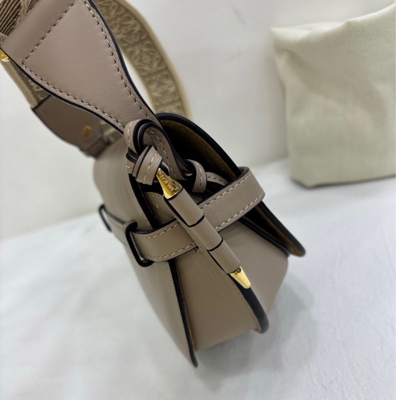 Loewe羅意威Gate mini單肩斜挎馬鞍包，沙色超好看 近閒置客人未使用過 尺寸：21*10*13cm-2