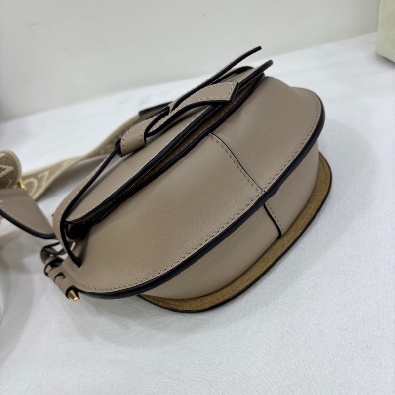 Loewe羅意威Gate mini單肩斜挎馬鞍包，沙色超好看 近閒置客人未使用過 尺寸：21*10*13cm-4