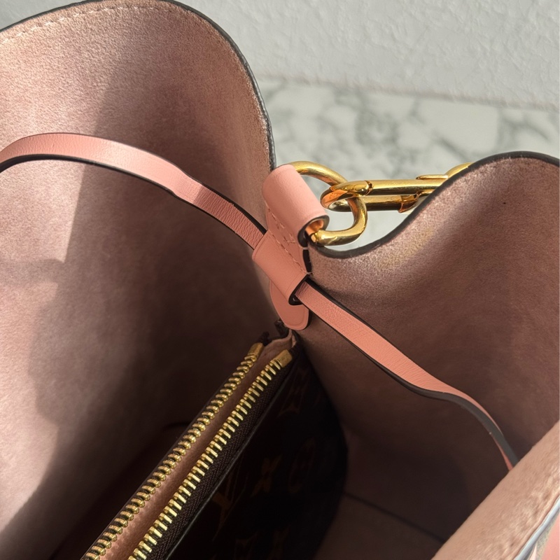 LV M44022花紋粉邊水桶包 經典不敗😻-20