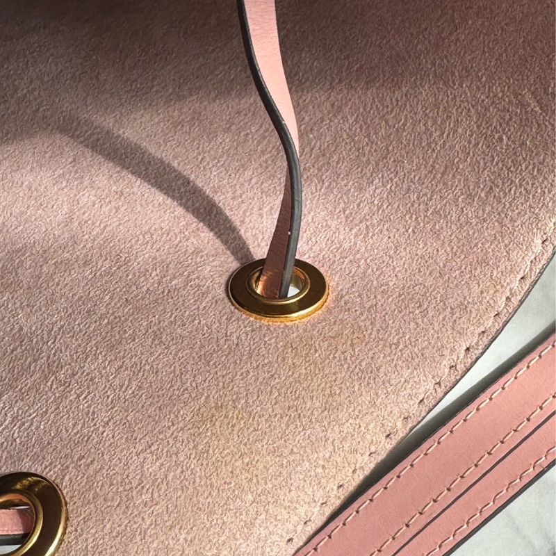 LV M44022花紋粉邊水桶包 經典不敗😻-21