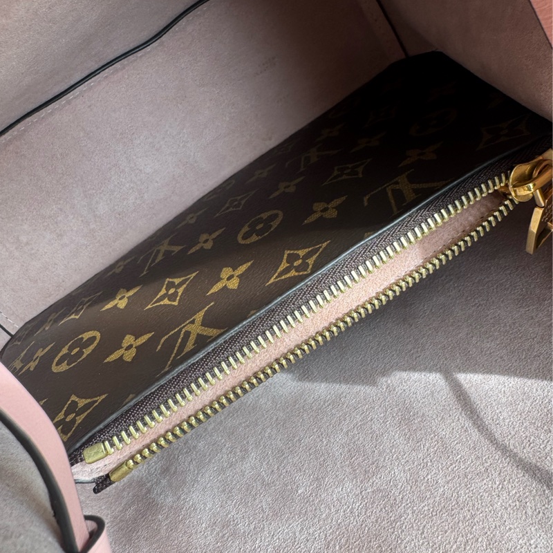 LV M44022花紋粉邊水桶包 經典不敗😻-23