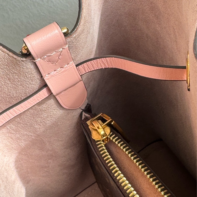 LV M44022花紋粉邊水桶包 經典不敗😻-27