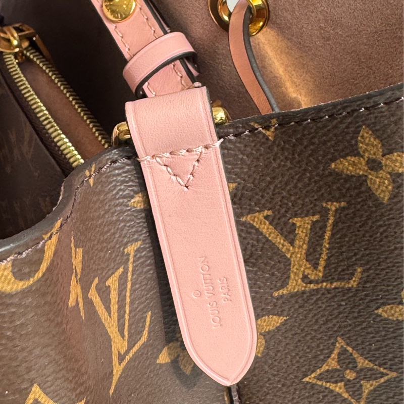 LV M44022花紋粉邊水桶包 經典不敗😻-28