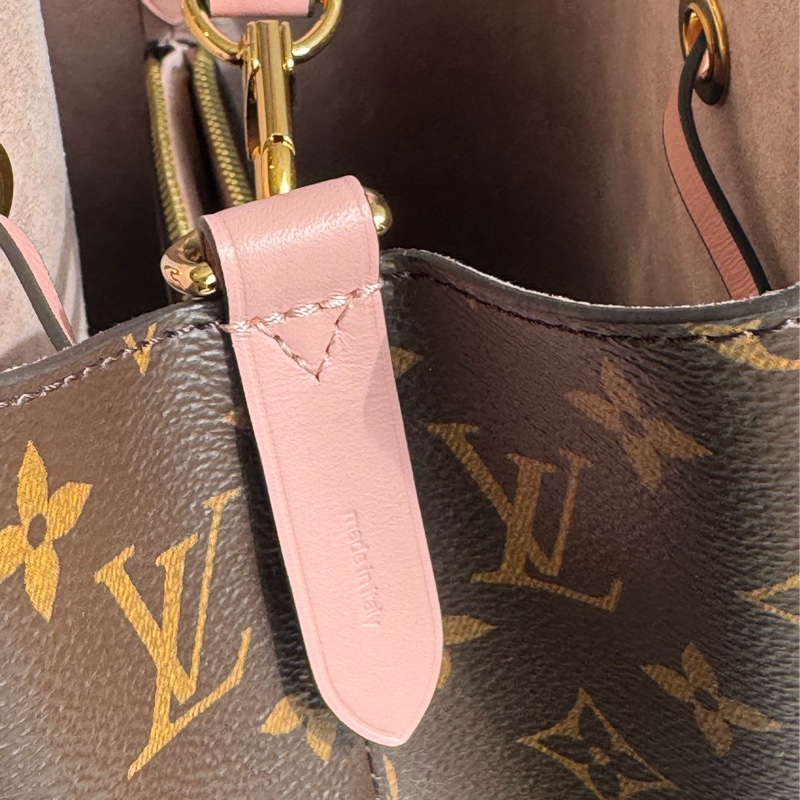 LV M44022花紋粉邊水桶包 經典不敗😻-29