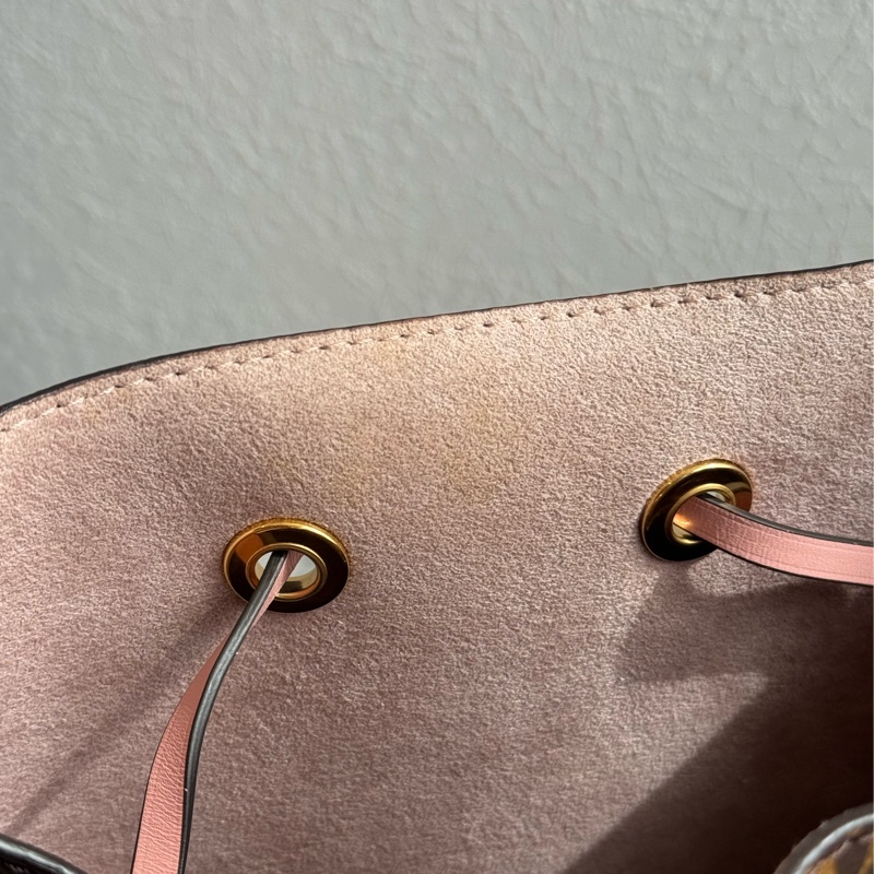 LV M44022花紋粉邊水桶包 經典不敗😻-30