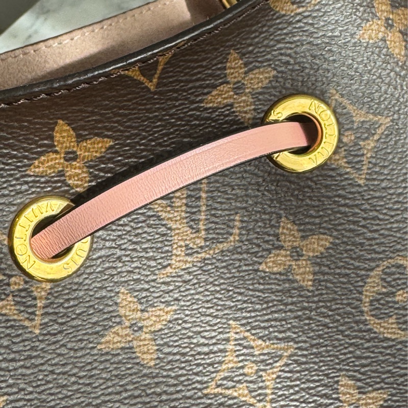 LV M44022花紋粉邊水桶包 經典不敗😻-32