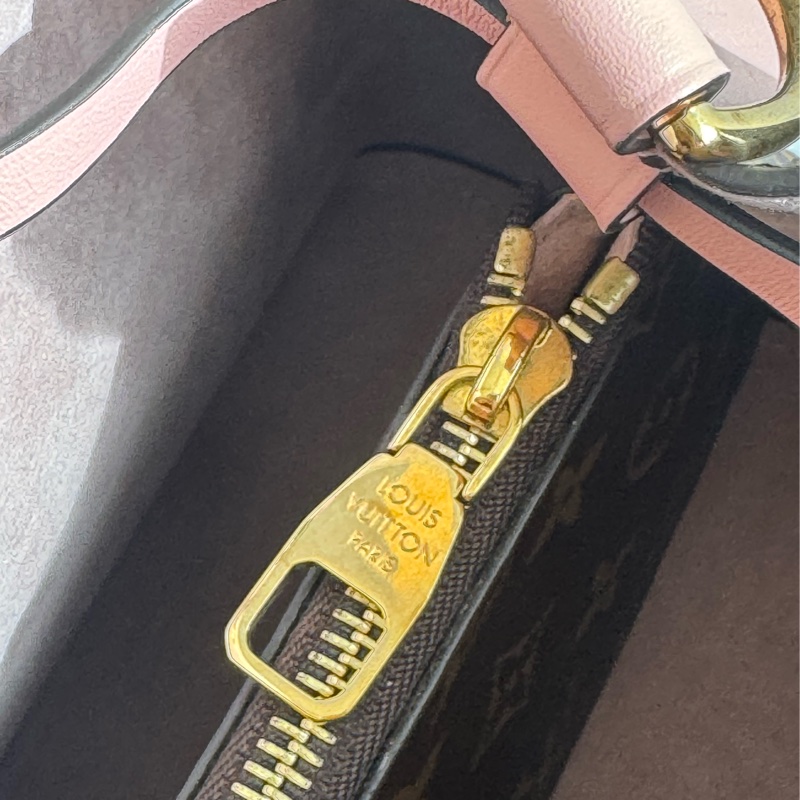 LV M44022花紋粉邊水桶包 經典不敗😻-41