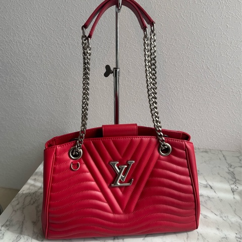 LV紅色山形紋銀logo鏈肩背包 超亮眼✨✨