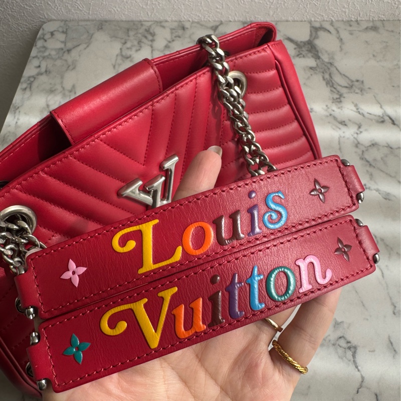 LV紅色山形紋銀logo鏈肩背包 超亮眼✨✨-1