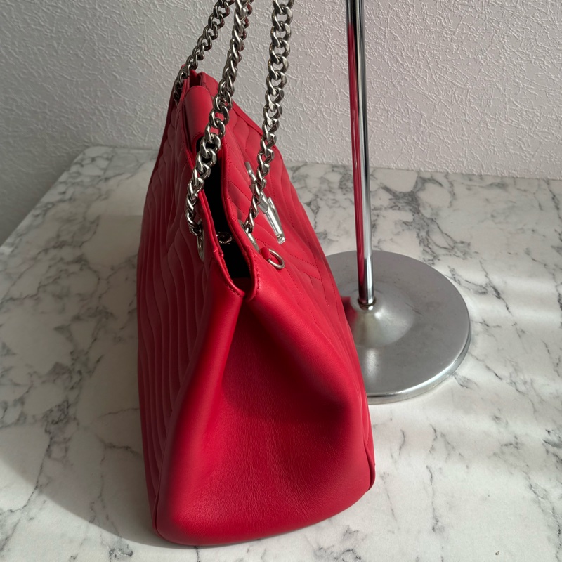 LV紅色山形紋銀logo鏈肩背包 超亮眼✨✨-3