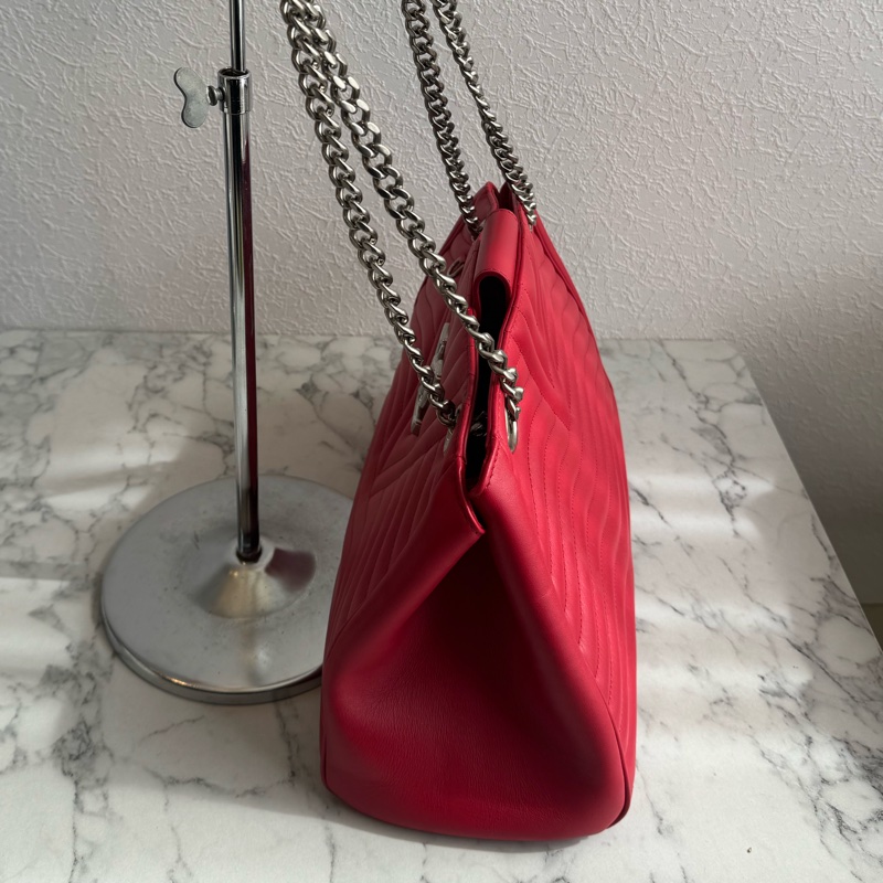 LV紅色山形紋銀logo鏈肩背包 超亮眼✨✨-4