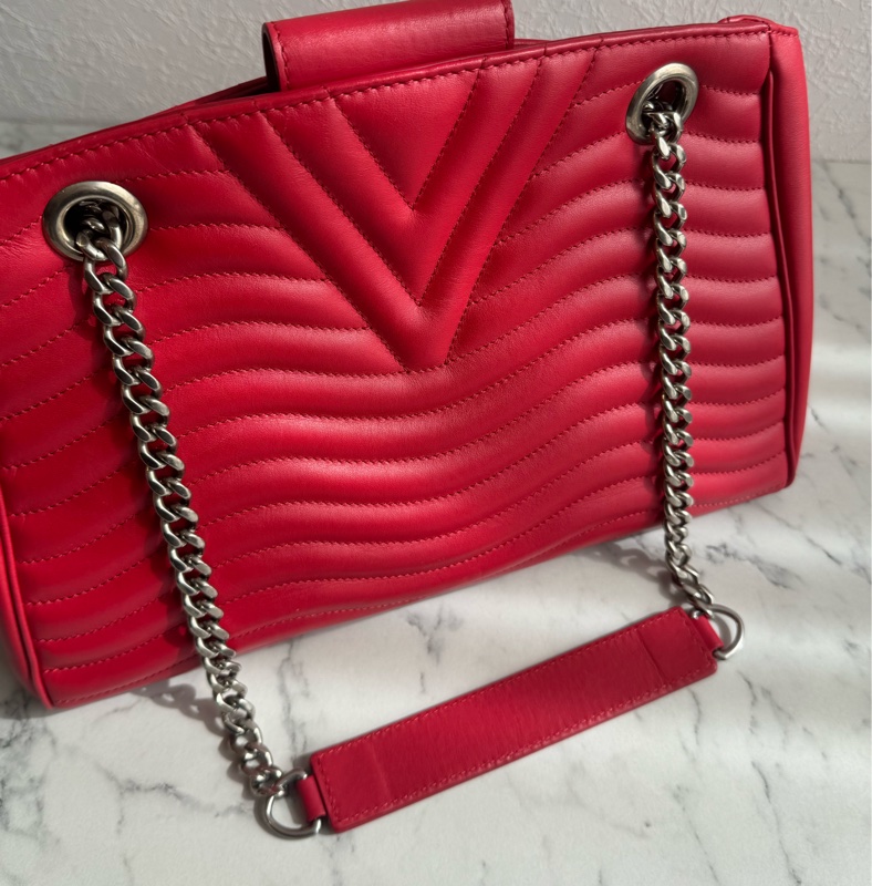 LV紅色山形紋銀logo鏈肩背包 超亮眼✨✨-14