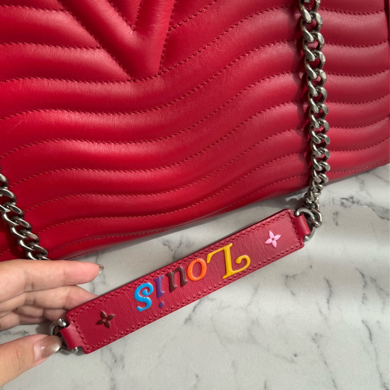 LV紅色山形紋銀logo鏈肩背包 超亮眼✨✨-15