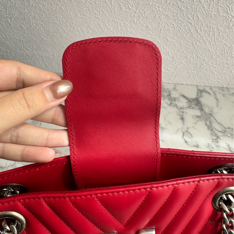 LV紅色山形紋銀logo鏈肩背包 超亮眼✨✨-17