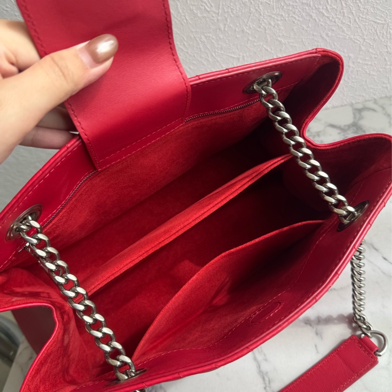 LV紅色山形紋銀logo鏈肩背包 超亮眼✨✨-19